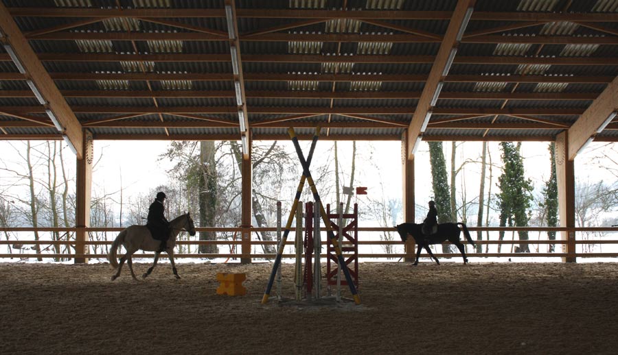  A l\'abri dans le manège 